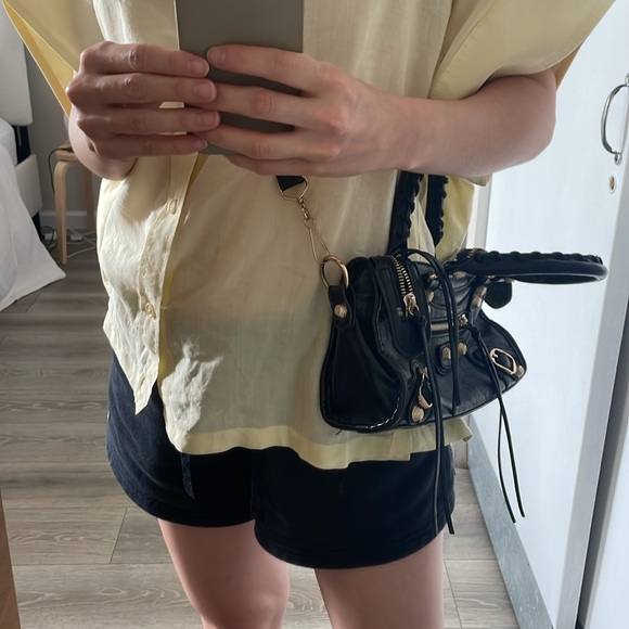 City Inspired Black Crossbody Handbag - Picture 11 of 11